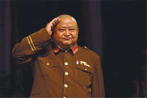 |抗战时,他2天击毙2名日本将军,娶40位妻子,晚年还拿枪打红卫兵