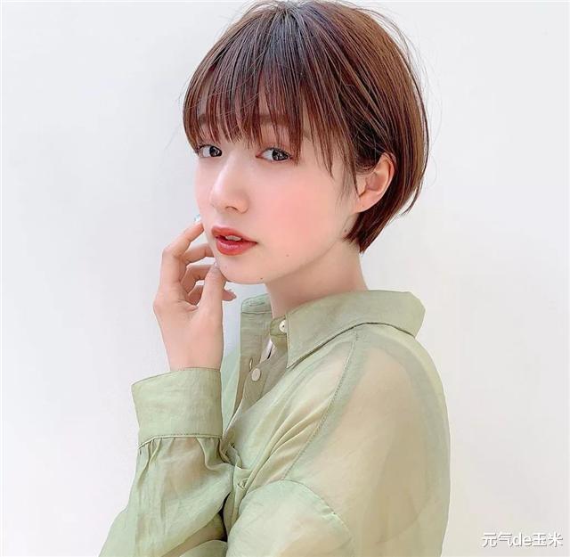 发型|奔五的女人快告别“大妈卷”吧！试试“减龄发”，更显气质还年轻
