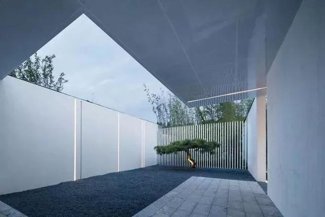 『北欧风』庭院设计鉴赏：山水相映，绿石相配，小小庭院，宁静致远