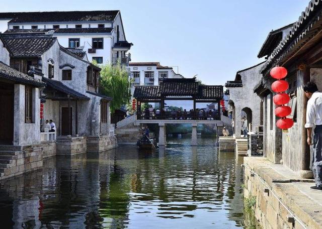 「古镇」又一个古镇沦为“空城”，玩一圈收6次门票，商家都已相继撤离