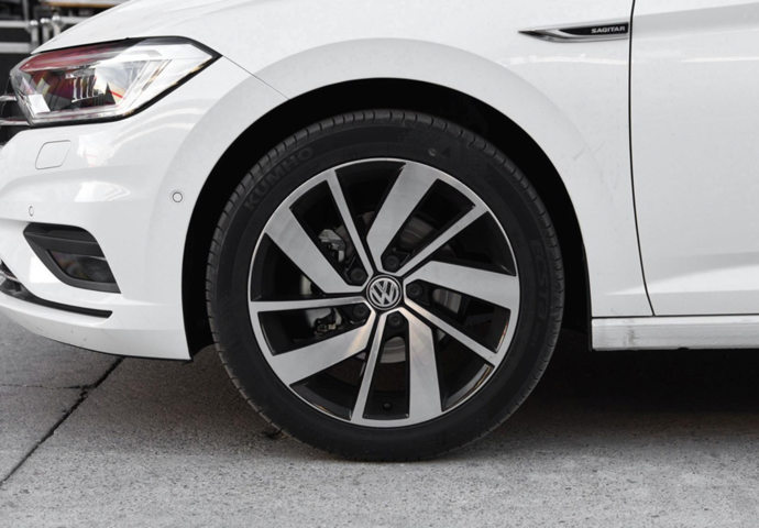 轮胎|性能、油耗、舒适性全面对比,全国销量Top 5轿车谁最强?