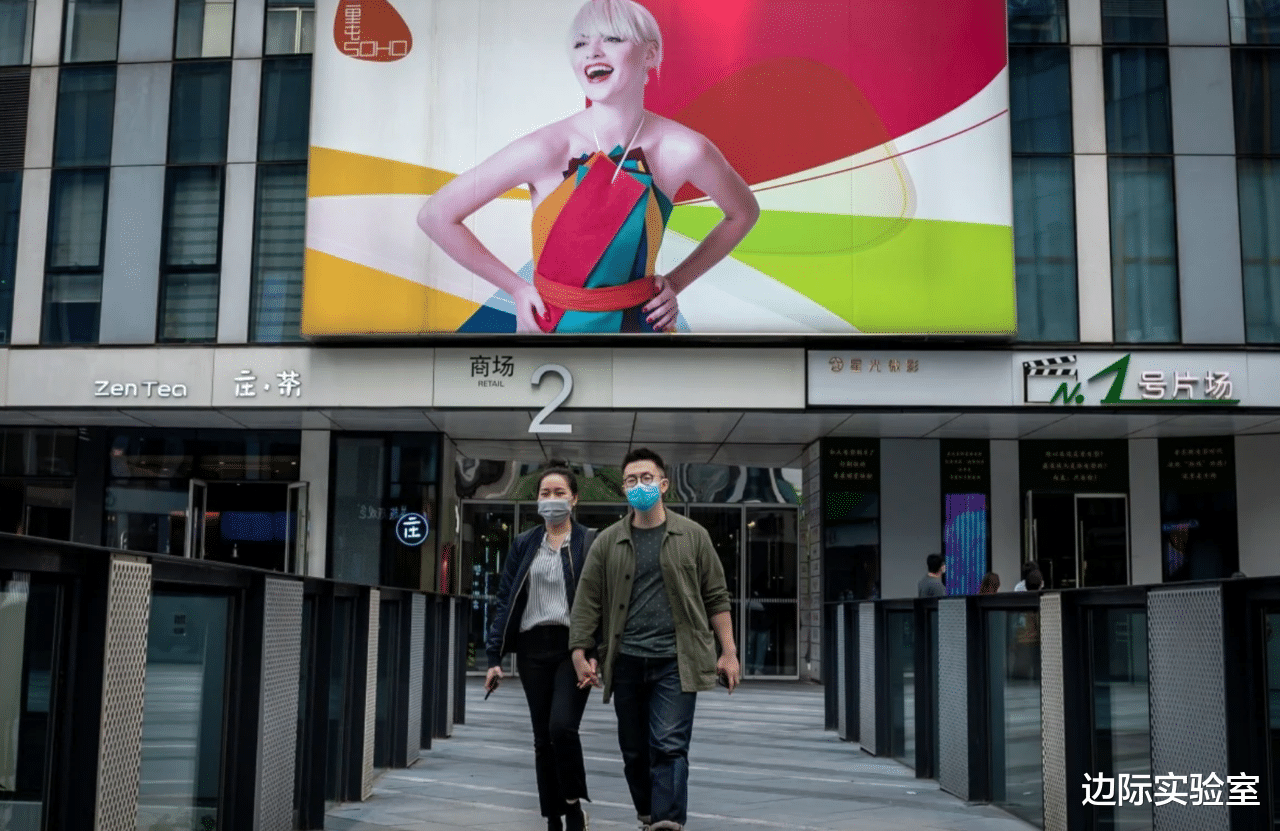 央行：央行报告显示：中国家庭当前面临着很高的债务风险