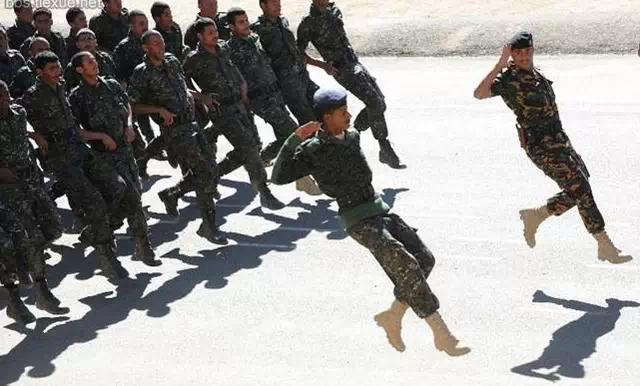 【】阅兵呢，能不能严肃的看完？！