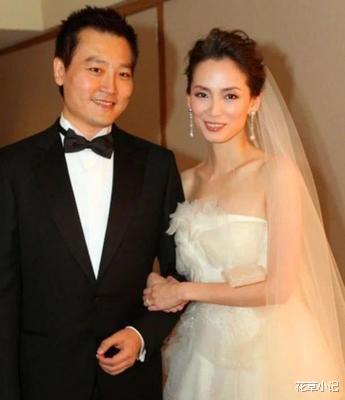 何仙姑：23岁成“最美何仙姑”，却被骗4亿沦落到街头按摩，如今日渐消瘦像个男人