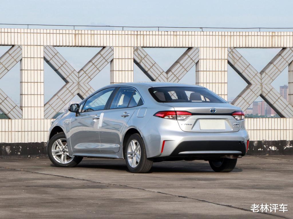 丰田雷凌|了不起的“舒适王”！一公里油耗2毛4，已征服100万车主