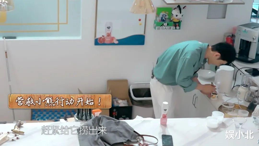 黄晓明|赵小刀重现江湖，专治黄晓明“中年王子病”，现实版一物降一物