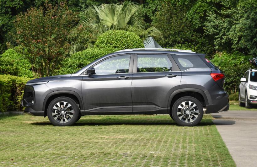 吉利|出口19个国家“中国造”！累计售出8万多，国内7万起，吉利不如它