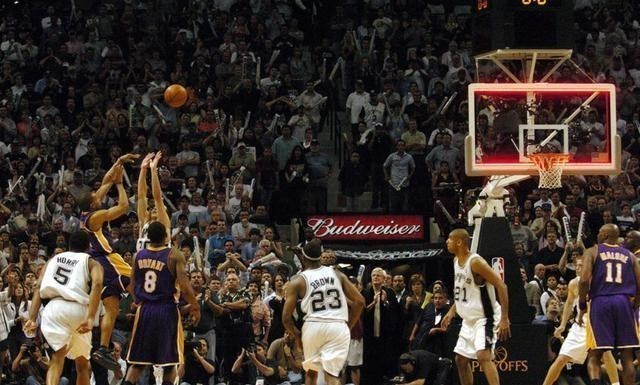 湖人队|湖人21世纪季后赛5大绝杀！浓眉哥2.1秒压哨仅排第5，第1堪称神迹