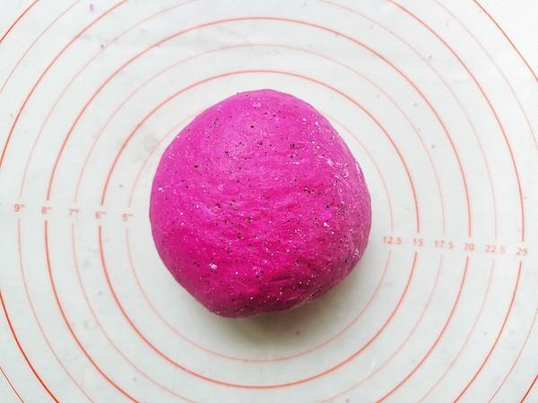 火龙果▲它是“通便果”，吃一个轻松排空黑宿便，屡试不爽，比开塞露要好