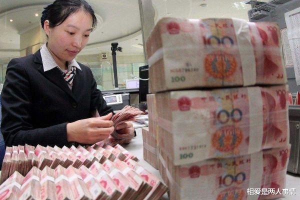 利息|手中有10万，选择存银行定期，银行员工：这样存每年利息近6000