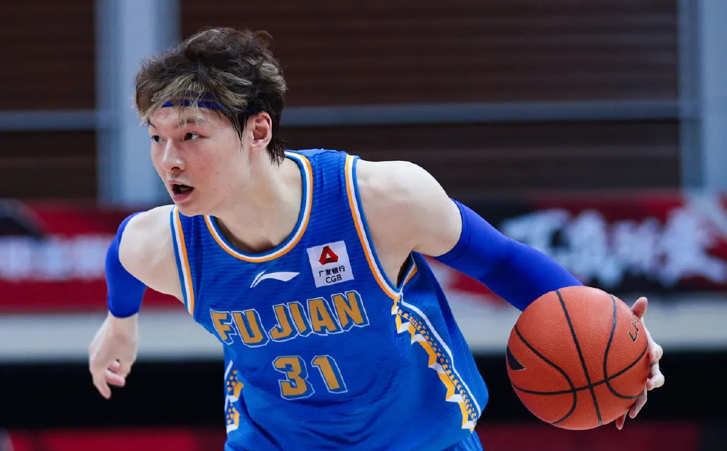 王哲林|0胜9负！又特么输了！王哲林直接不打了！