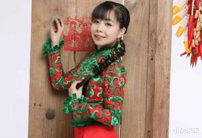 [演唱会]她是草根的出身，曾经开过个人演唱会，却为何突然消失