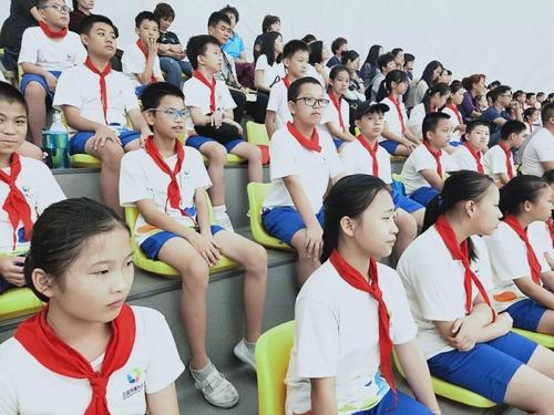 「作文」小学生作文被批跳楼死亡，比起校园中的体罚，更可怕的是孤立