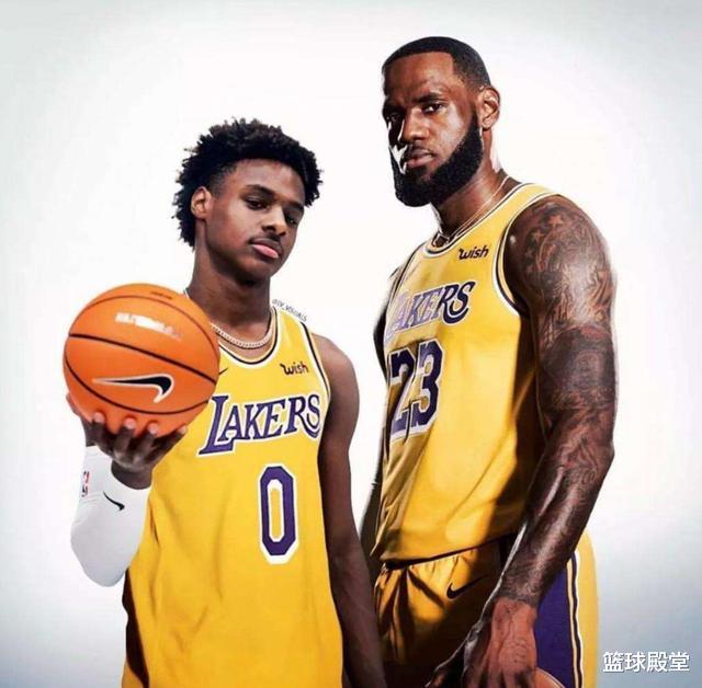 【里皮】布朗尼重口味后,还想抱大腿?拿出手机疯狂点赞,但资产远超他爹