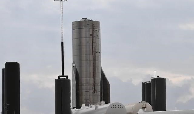 SpaceX|SpaceX星际飞船准备使用三台猛禽引擎进行静态点火测试，要起飞了
