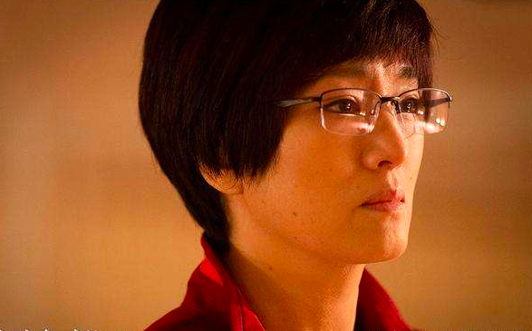 巩俐|巩俐凭什么这么牛！华语电影的两座高峰，她都是唯一女主