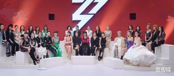 黄圣依：张雨绮钟丽缇的穿着一言难尽，黄圣依穿成公主，却让女星提鞋！