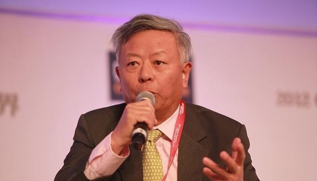 『德国』大学副教授，说出中国应无条件帮助美国，我们更应该关注她的背景