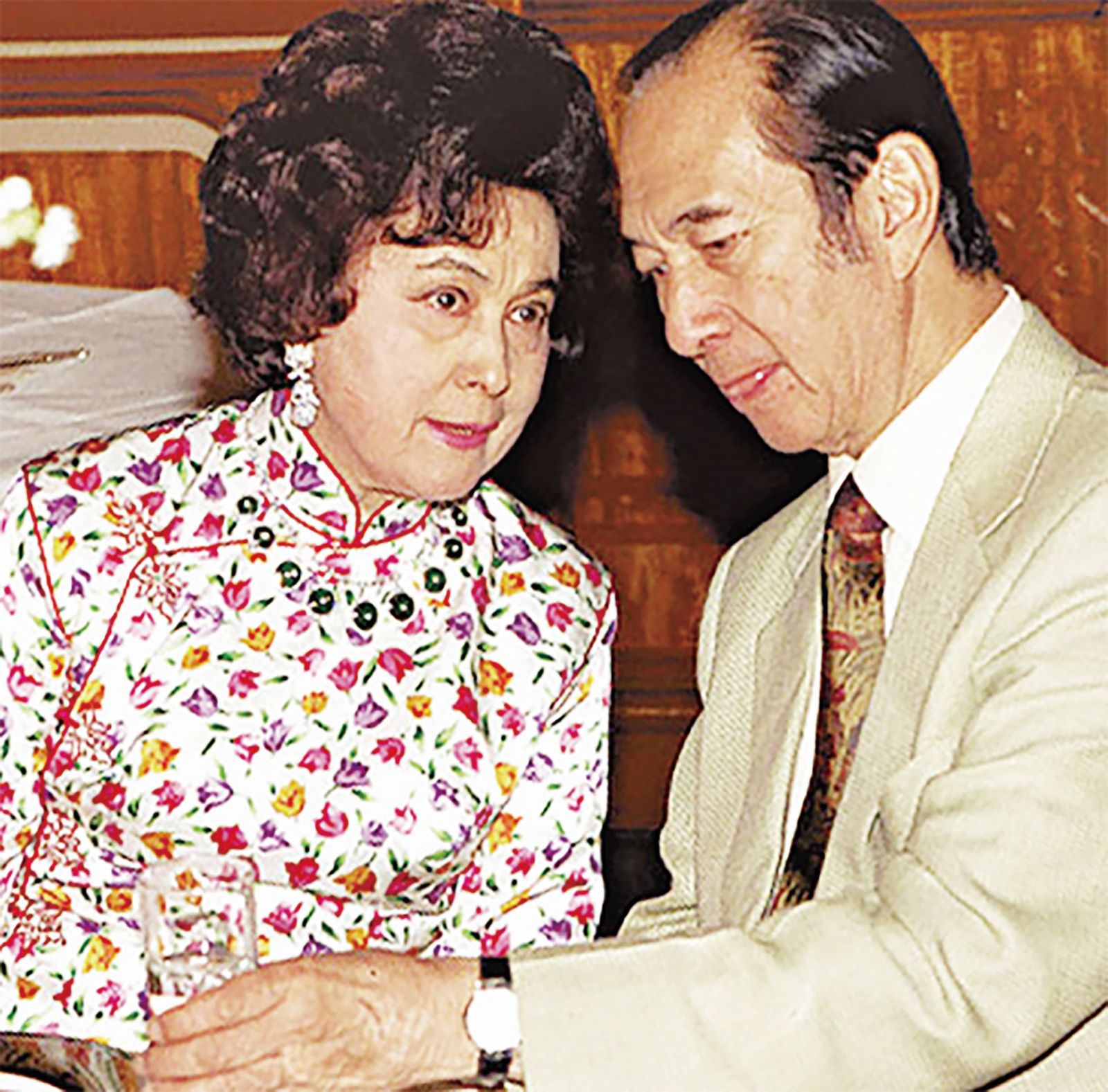 赌王：赌王二姨太蓝琼缨：出生望族，甘心作妾，或成千亿遗产最大赢家