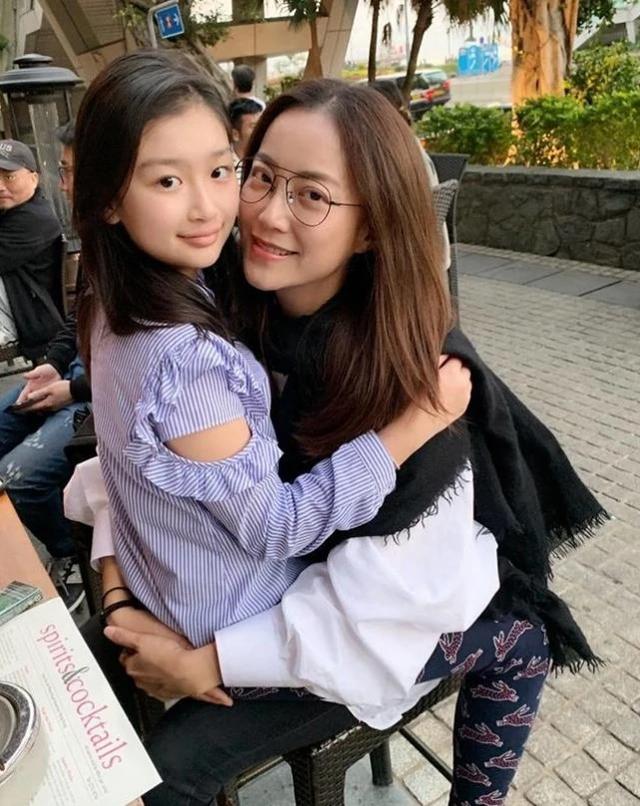 霍汶希■谢霆锋经纪人罕见晒女儿,Honey越来越像妈妈,生父至今未公开