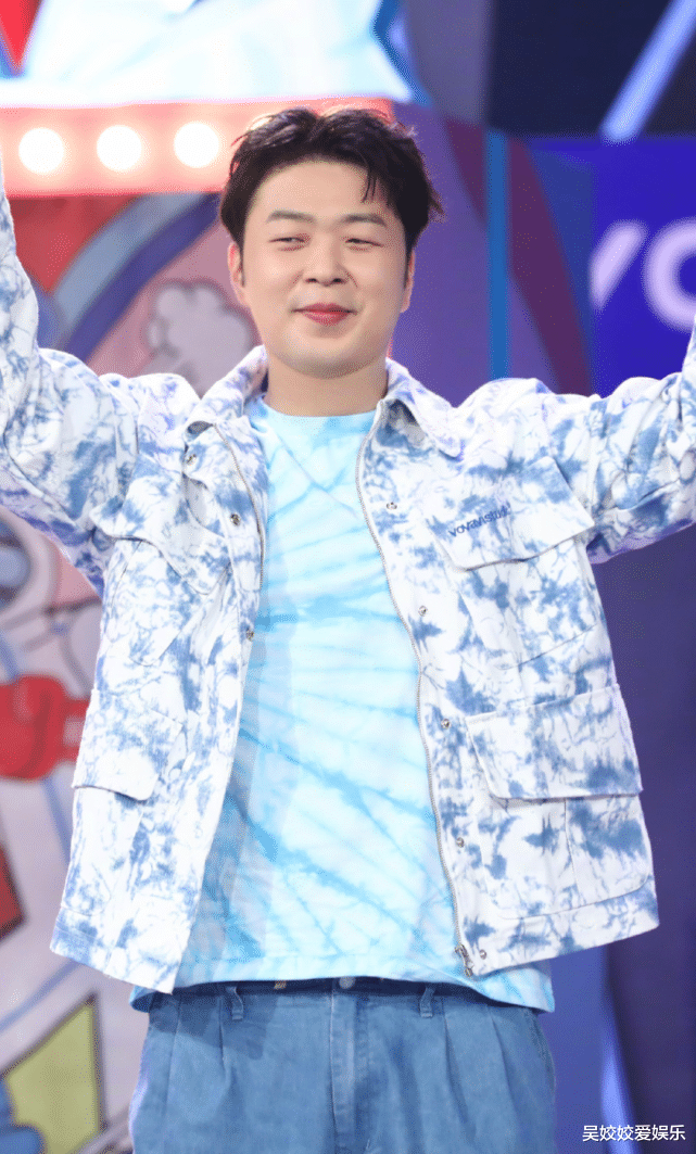 短裤▲终于信海涛“为爱减肥”成功！看他穿短裤的腿，说120斤都嫌多