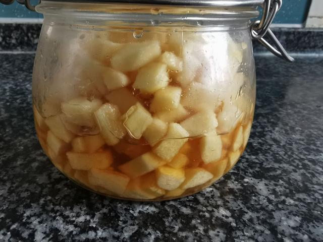 「苦瓜」最减肉的水果不是香蕉而是它，便秘的人，吃它，隔天拉出黑臭宿便