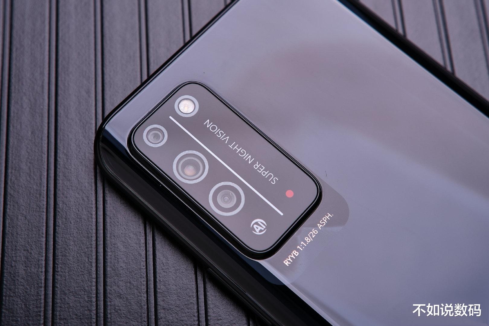 华为荣耀|配置超高的三款华为千元机，性能非常强大，被誉为“千元机皇”。