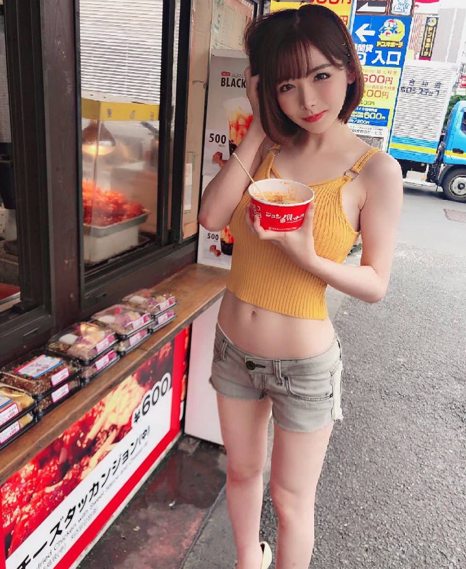 美女这么瘦，怎么也不多吃点！