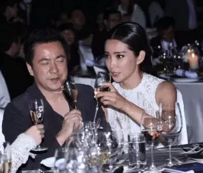 「舒淇」“嗜酒如命”的5位女星，第3位不喝酒不睡觉，第5位把酒当水喝