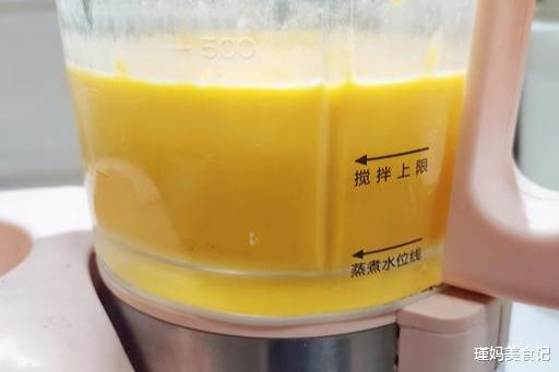 南瓜：早餐来一碗暖胃黄金羹，只需两步，口感丝滑醇厚，无碳水不怕胖