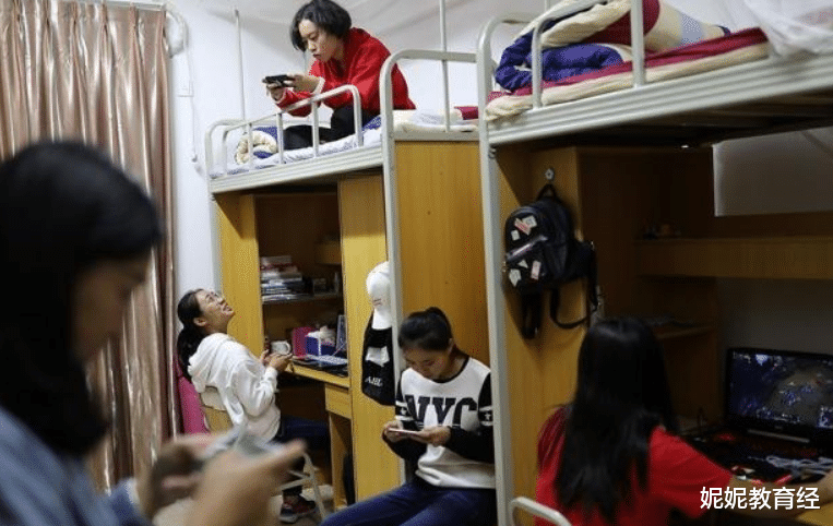 大学|大学里“最没意义”的4件事，既浪费时间又耽误学习，该尽早摆脱