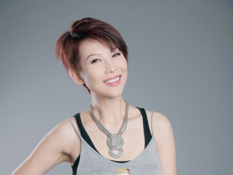 18年前她因为钱离开吴奇隆,后来吴奇隆身家过亿,她过成这样