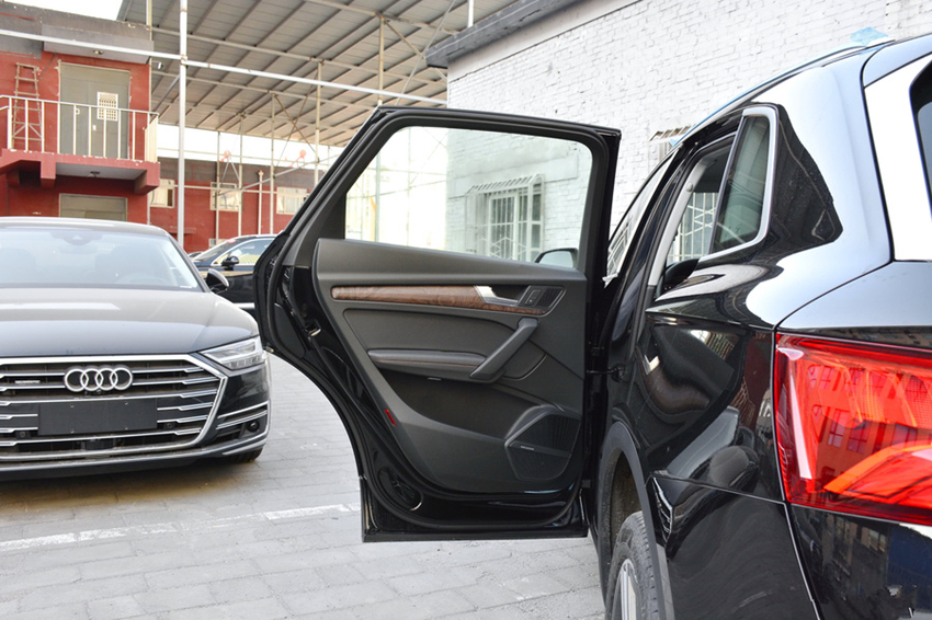 奥迪Q5：再跌7万！迟早要逼死途昂，2.0T爆252马力，30天卖15812辆