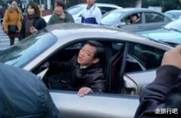 『宋小宝』刚成名就”飘“的明星，他侮辱交警，她被中国封杀
