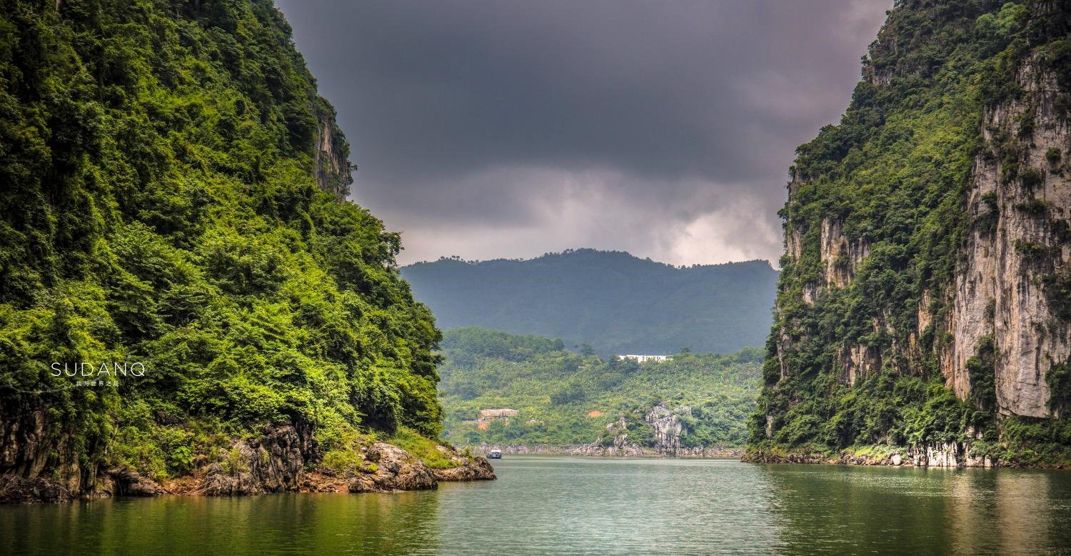 [万峰湖]国内最大的人工湖之一，一水连三省，面积相当于76个杭州西湖