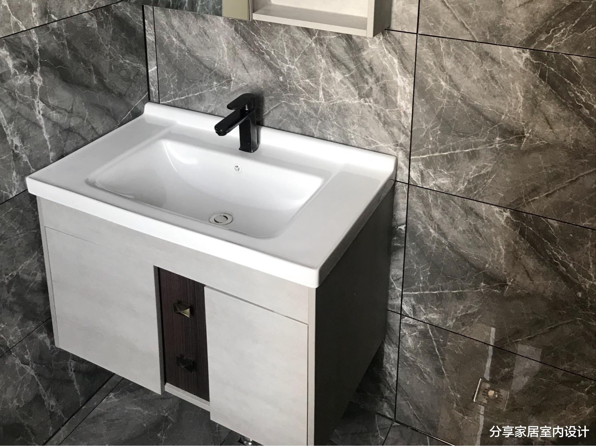 她家婚房终于完工，打扫干净效果真心漂亮，入户鞋柜很喜欢，晒晒