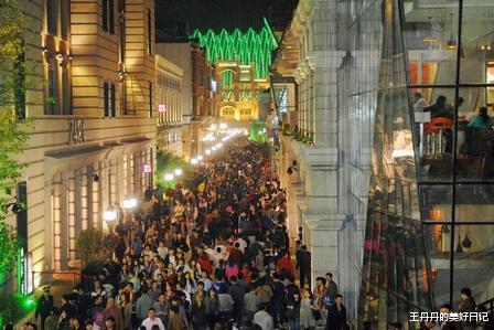 [美食]国内最长步行街：全长2.2公里，游客：怎么还走不到尽头？