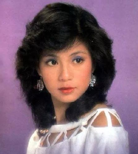「翁美玲」翁美玲逝世35周年，罕见美照曝光，生前为情所困去世后跟母亲合葬
