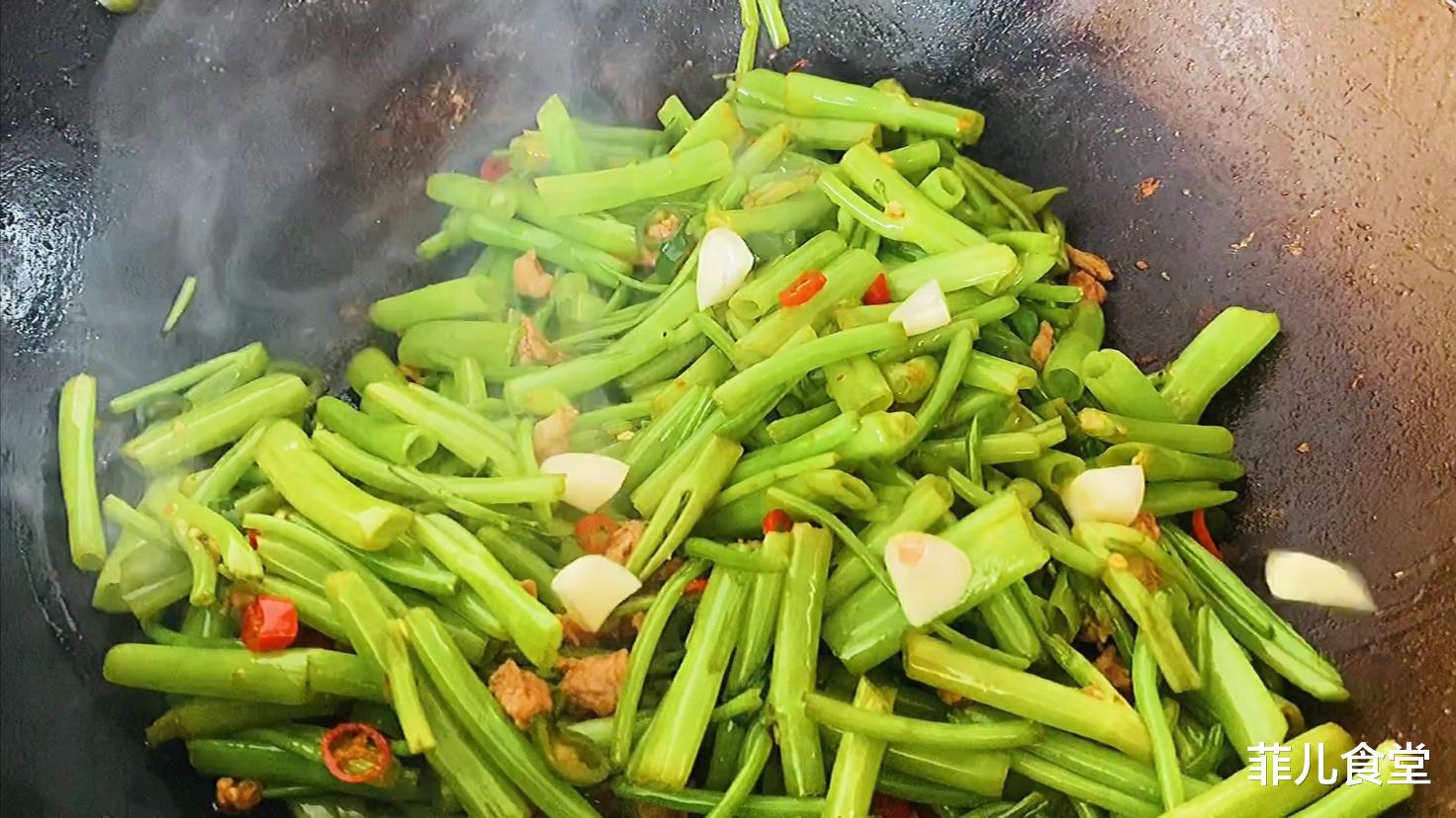 青菜|减肥“最狠”的青菜它名列前茅，隔三差五吃一回，清肠胃，瘦肚腩！