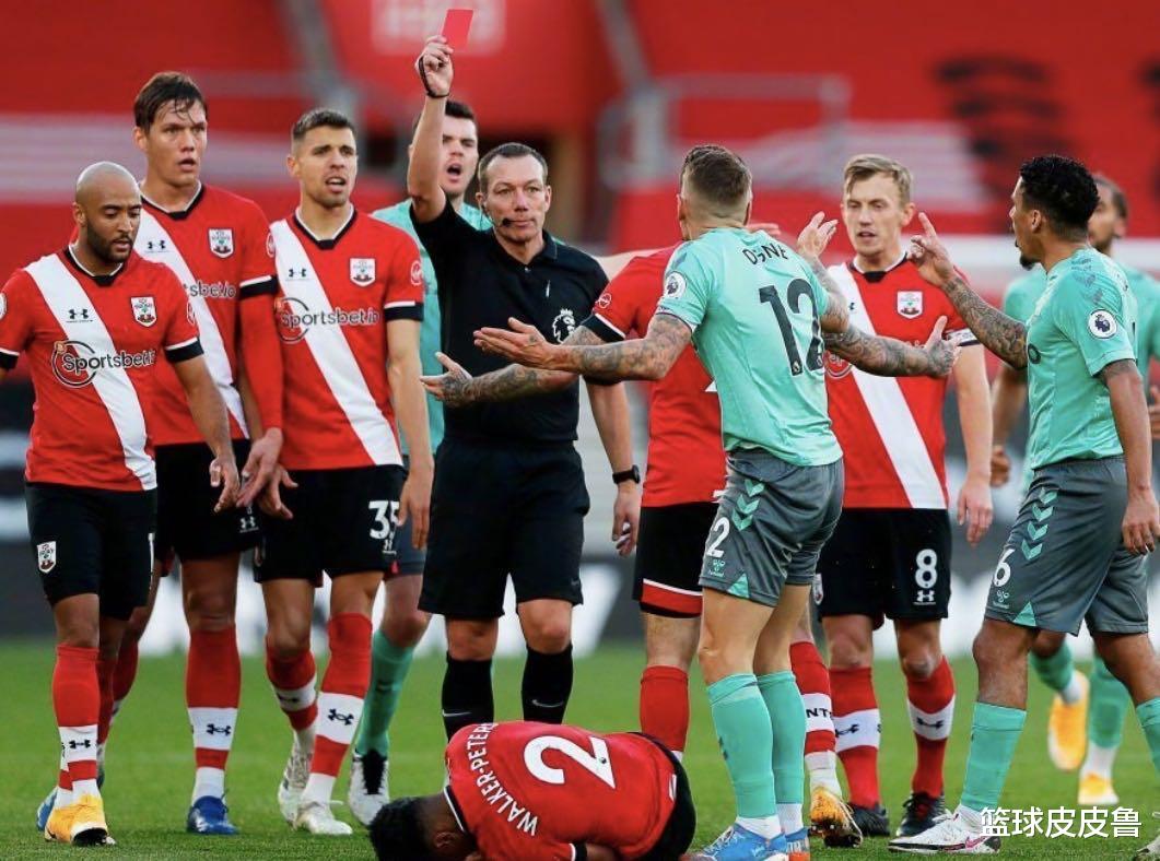 曼联|英超积分榜:0-2!埃弗顿遭爆冷榜首岌岌可危,利物浦升第2,曼联仅第15!