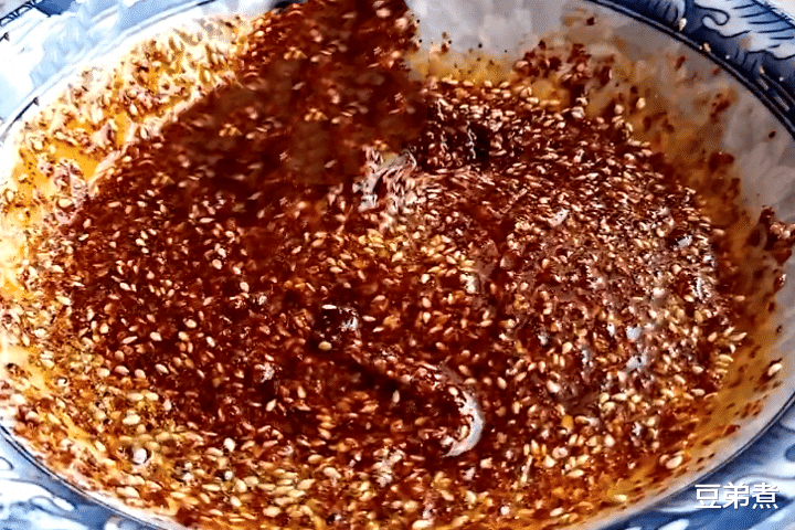 芥菜|秋天，遇到此菜要多吃，2块一斤，一次腌10斤，香辣爽脆，特下饭