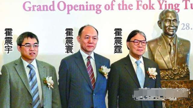 霍启刚|霍老太设灵，朱玲玲与儿子牵手送别前婆婆，霍启刚仨孩子提前离开一脸好奇