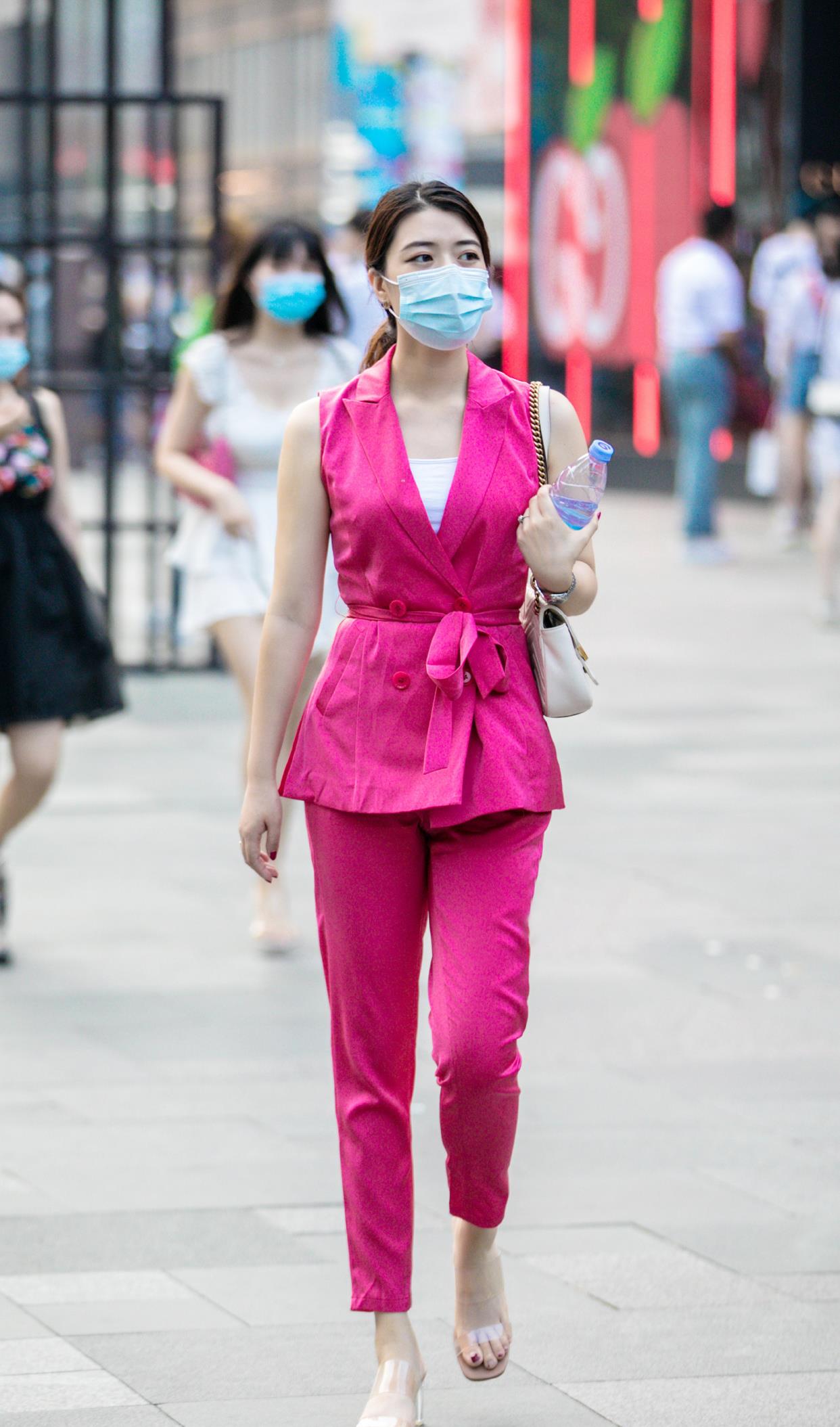 穿衣搭配|职业女性穿衣要有正式感，这几款日常通勤装，让你生活工作两不误