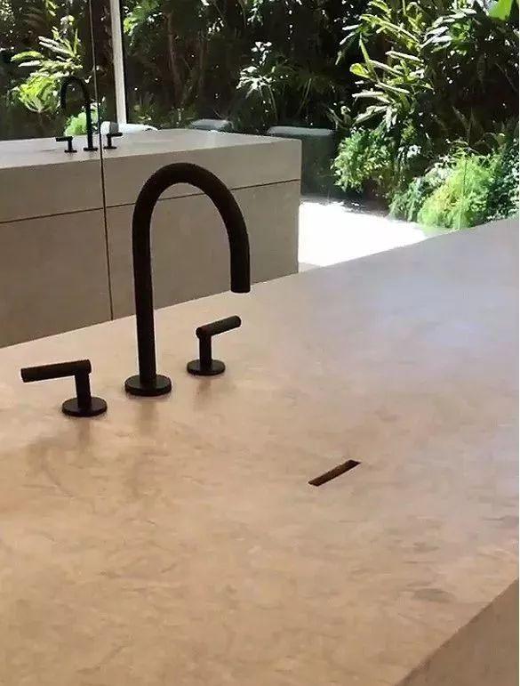 她被嘲讽太穷，一气之下晒出豪宅，结果她的冰箱，比你家都大