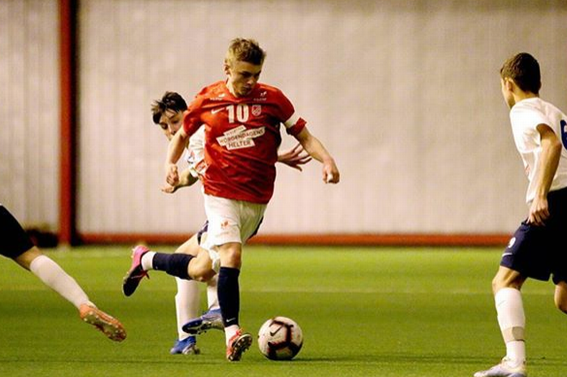 曼联|曼联下月将正式签小妖,击败利物浦抢到他!15岁完成职业生涯首秀