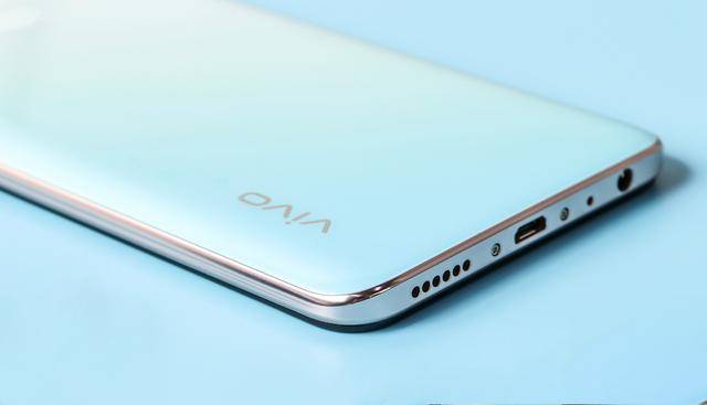 vivo：1099元的超低价格，5000nAh+6GB+18W快充，值不值得买？