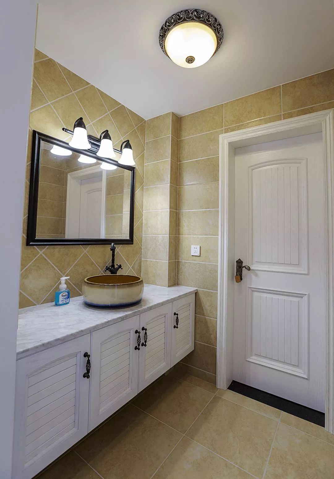 ▲狭小的玄关、过道,照着这样做吊顶,让你家更大气有层次感!