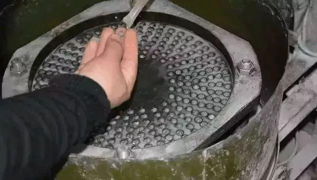 银元@在夜市拿下的翡翠原石,开出车珠子买家开心坏了。