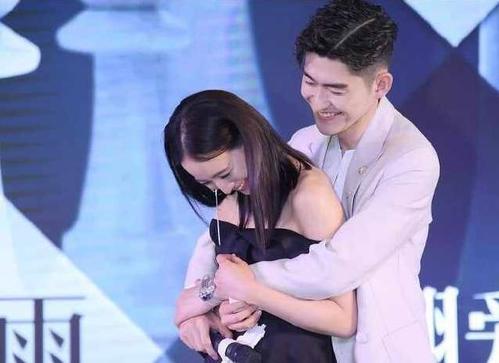 『张翰』张翰鞠婧祎深情拥抱，张翰疑似嫌弃的表情引热议：毕竟拿了钱，我忍