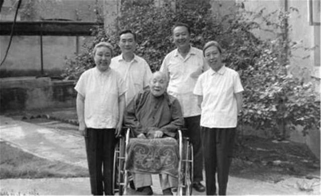 晓君侃史|他首先提出“计划生育”，自己娶女儿13岁同学为妾，生下7个孩子